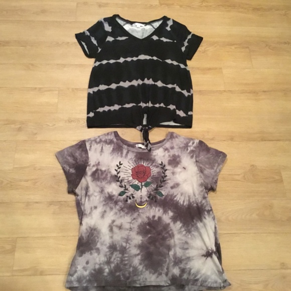 Two Women’s Warehouse One Short Sleeve Tee Shirts - Picture 8 of 10